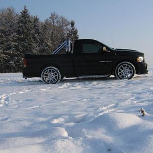 schnee1: snow, summer tires and 500HP.