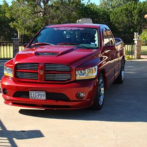 Dodge SRT-10 Q/C - Fun to ride and fun to look at!