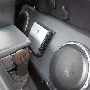 Custom vinyl covered box with JL 12 in subs and JLHD9005 amp 2