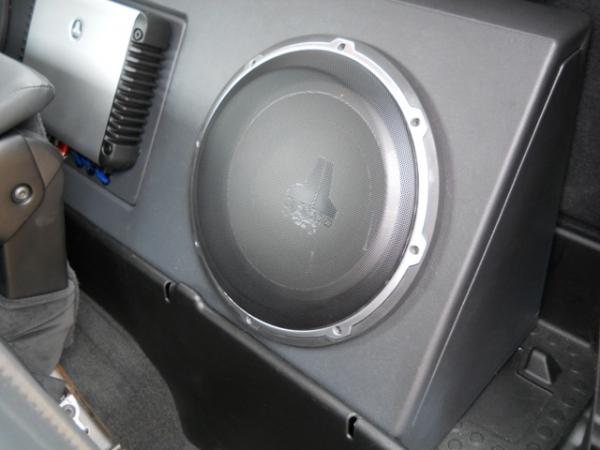 Custom vinyl covered box with JL 12 in subs and JLHD9005 amp