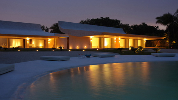 beachfront-homes-curved-caribbean-house-6.jpg