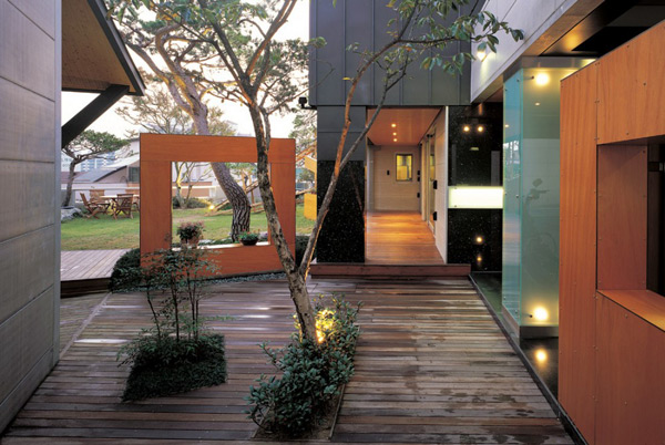 courtyard-urban-home-with-natural-oasis-3.jpg