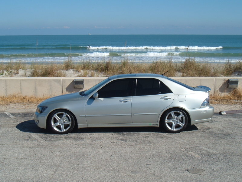 12053-2004-Lexus-IS300.jpg