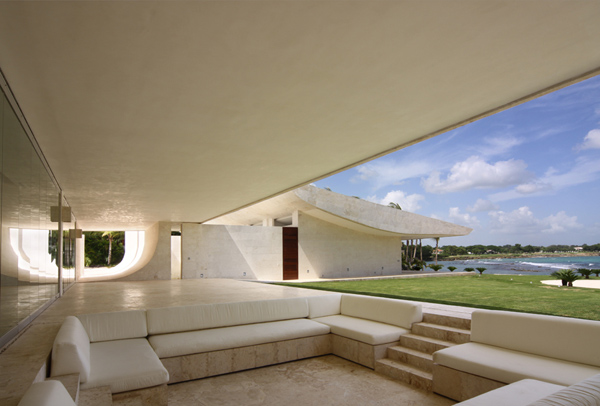 beachfront-homes-curved-caribbean-house-5.jpg