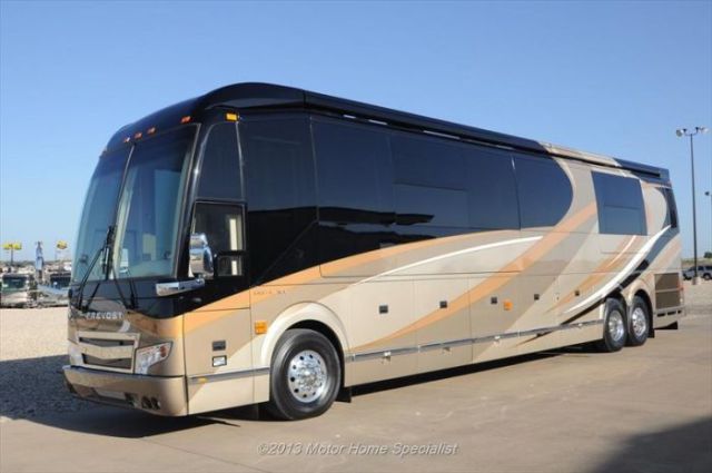 a_motorhome_that_is_pure_luxury_on_wheels_640_59.jpg