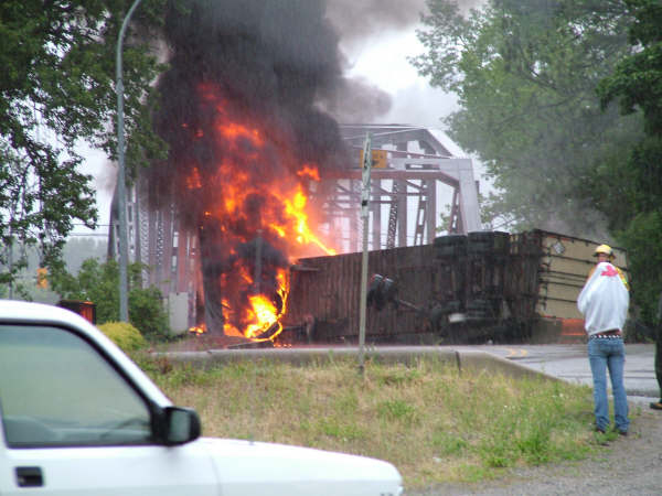 10-26-07-fatal-explosion-1.jpg