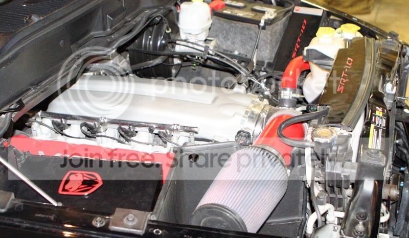 Srt10EngineBayJune52008021b.jpg