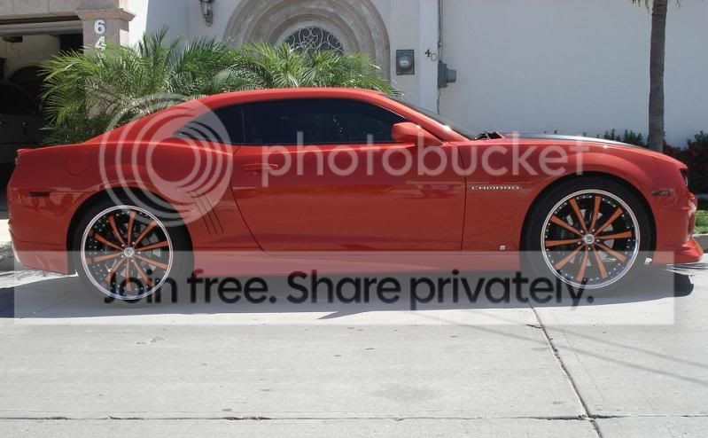 Chrome22InchWheels1.jpg